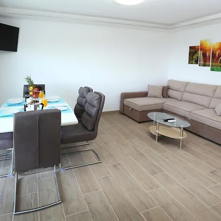Dragi With Pool, Sauna, & Whirlpool 公寓 *