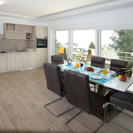 Dragi With Pool, Sauna, & Whirlpool Apartman