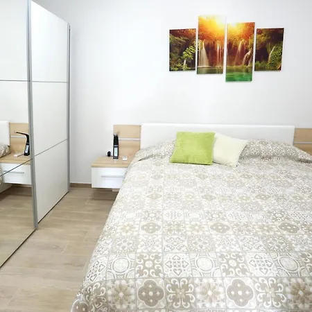 Apartman Dragi With Pool, Sauna, & Whirlpool