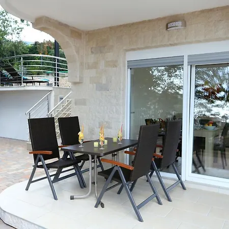 Dragi With Pool, Sauna, & Whirlpool Apartman