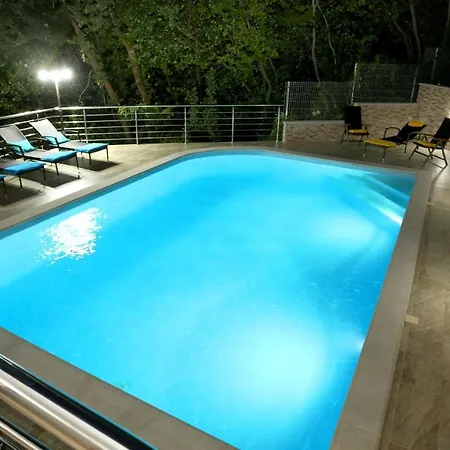 Dragi With Pool, Sauna, & Whirlpool *