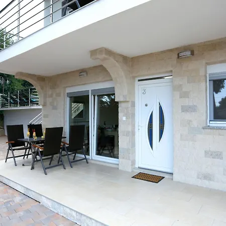 Dragi With Pool, Sauna, & Whirlpool Apartman *