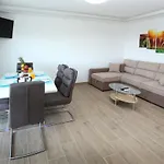 Dragi With Pool, Sauna, & Whirlpool Apartmán *