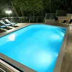 Dragi With Pool, Sauna, & Whirlpool *