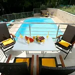 Dragi With Pool, Sauna, & Whirlpool Apartmán *