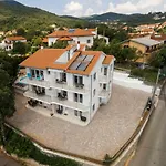 Apartmán Dragi With Pool, Sauna, & Whirlpool