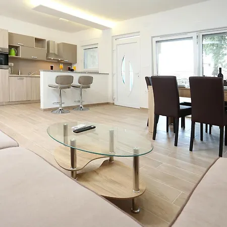 Dragi With Pool, Sauna, & Whirlpool Apartman Abbázia