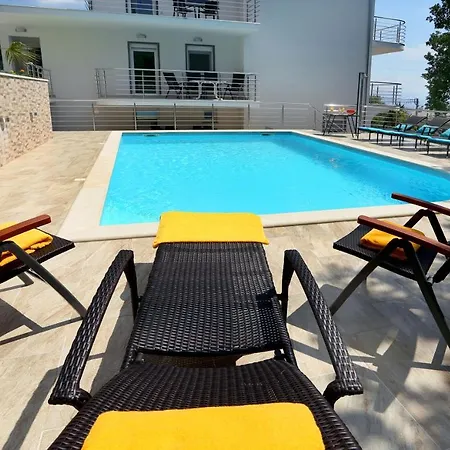 Апартаменты Dragi With Pool, Sauna, & Whirlpool *
