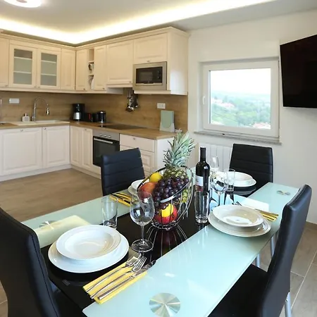 Dragi With Pool, Sauna, & Whirlpool Apartman