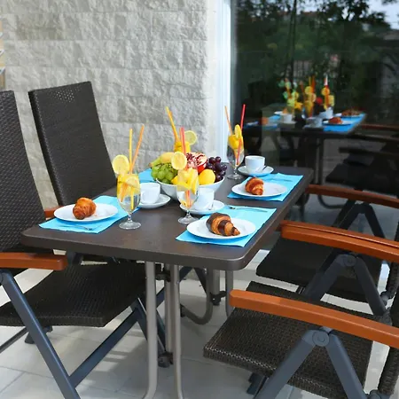Dragi With Pool, Sauna, & Whirlpool Apartmán Opatija