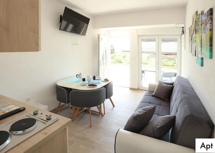 Apartment Dragi With Pool, Sauna, & Whirlpool *