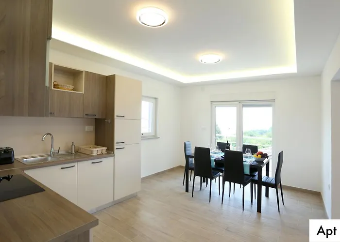 Dragi With Pool, Sauna, & Whirlpool Appartement Opatija