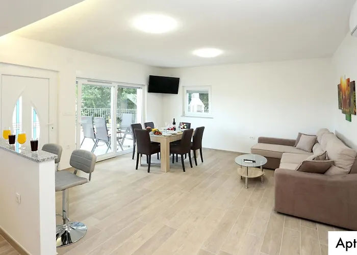 Dragi With Pool, Sauna, & Whirlpool Apartment