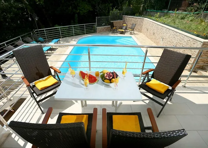 Dragi With Pool, Sauna, & Whirlpool Appartement *