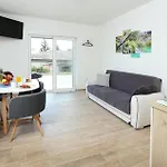 Dragi With Pool, Sauna, & Whirlpool Apartament