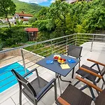 Dragi With Pool, Sauna, & Whirlpool Apartament *