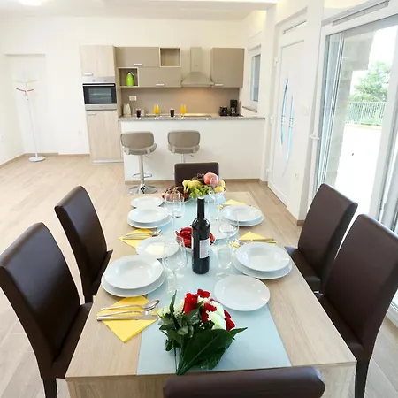 Apartment Dragi With Pool, Sauna, & Whirlpool Opatija