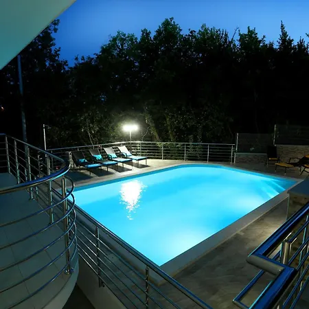 Apartment Dragi With Pool, Sauna, & Whirlpool