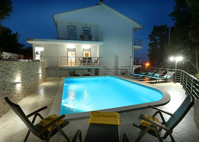 Dragi With Pool, Sauna, & Whirlpool Abbázia