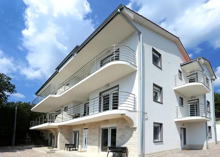 Dragi With Pool, Sauna, & Whirlpool Abbázia