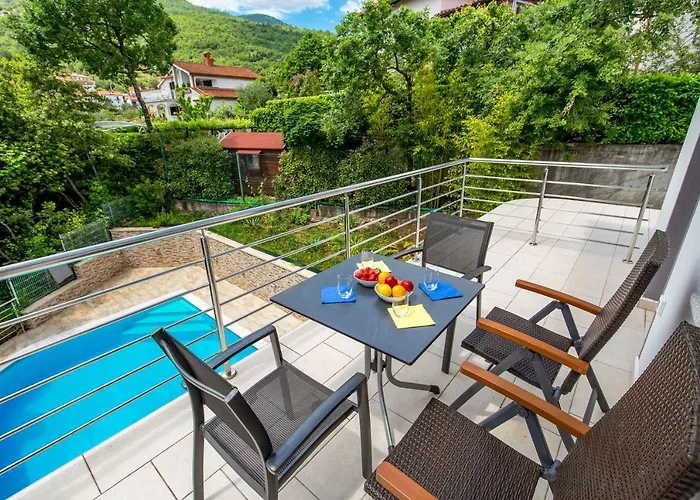 Dragi With Pool, Sauna, & Whirlpool Apartman *