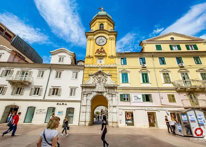 Dragi With Pool, Sauna, & Whirlpool Apartman *